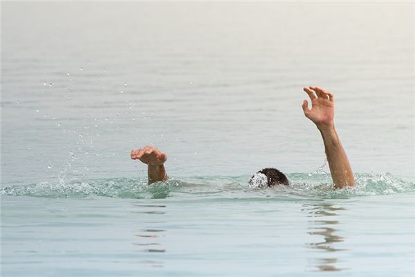 梦见浸在水中